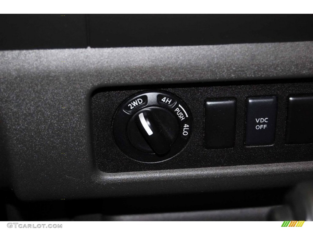 2005 Xterra S 4x4 - Avalanche White / Desert/Graphite photo #21