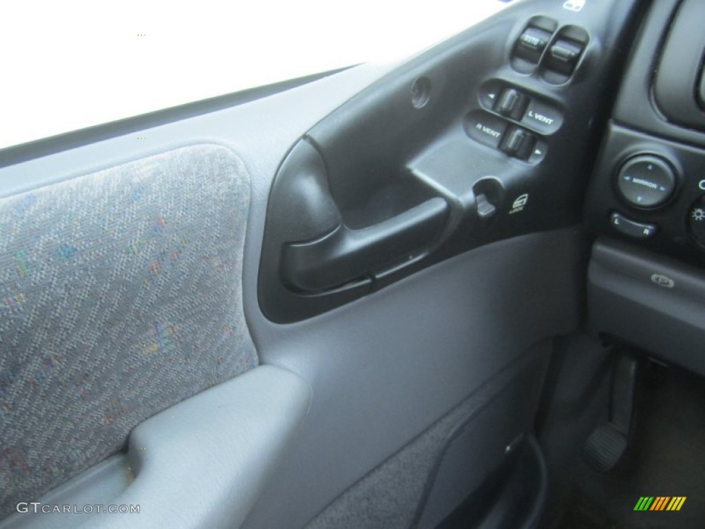 2000 Dodge Grand Caravan SE Controls Photo #50283657