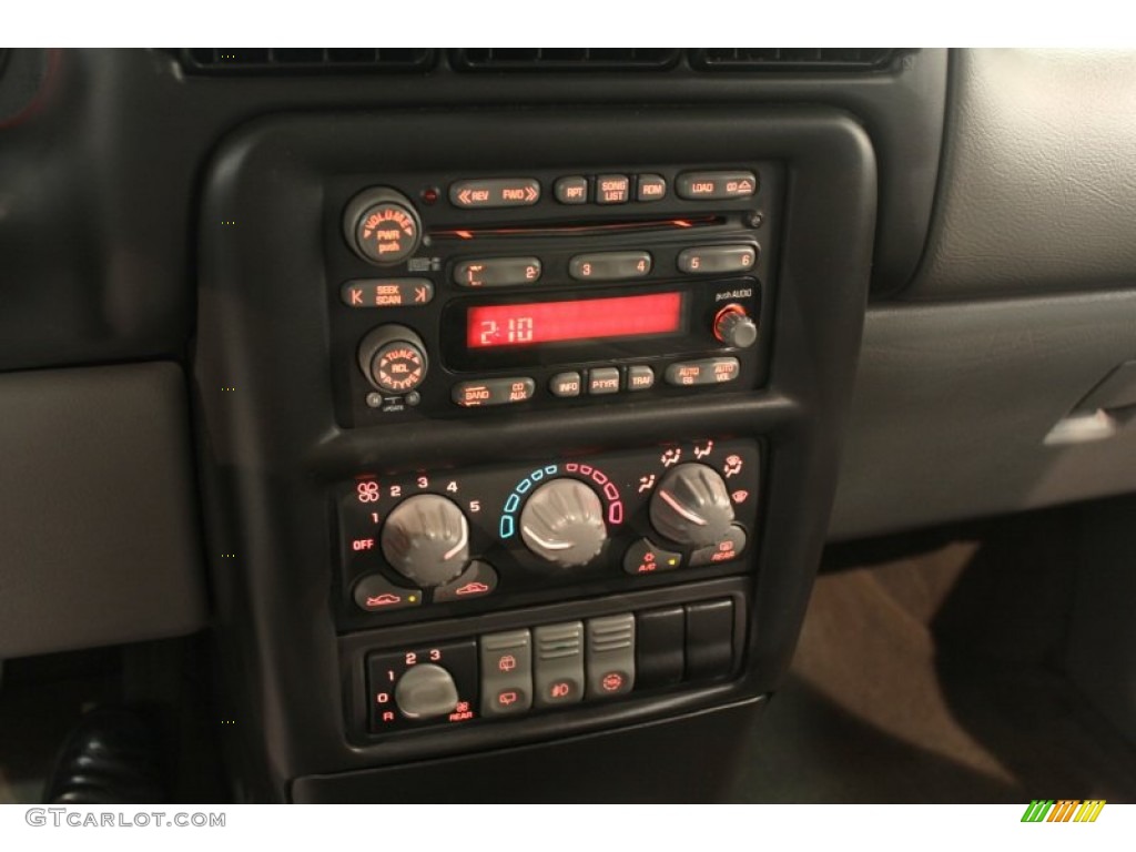 2004 Pontiac Montana Standard Montana Model Controls Photo #50286162
