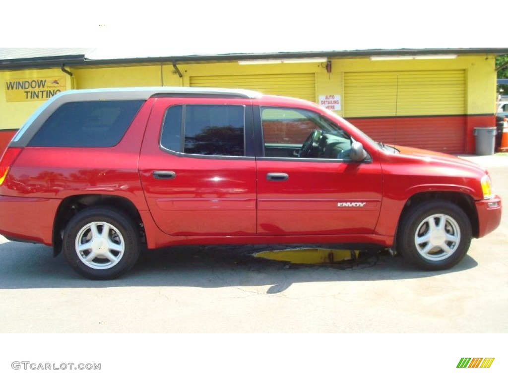 2004 Envoy XUV SLT - Magnetic Red Metallic / Dark Pewter photo #2