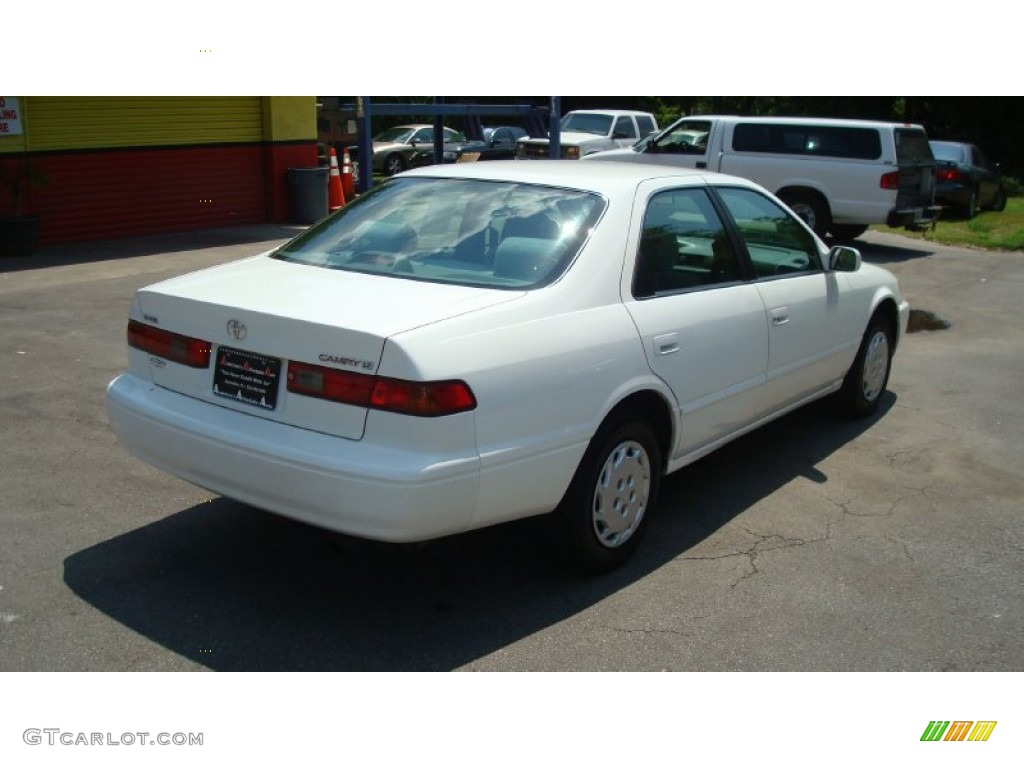1998 Camry LE - Super White / Sage photo #3