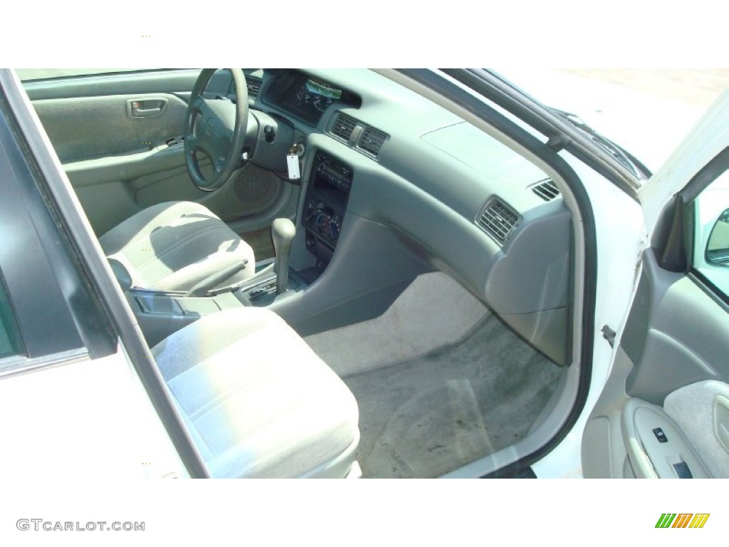 1998 Camry LE - Super White / Sage photo #14