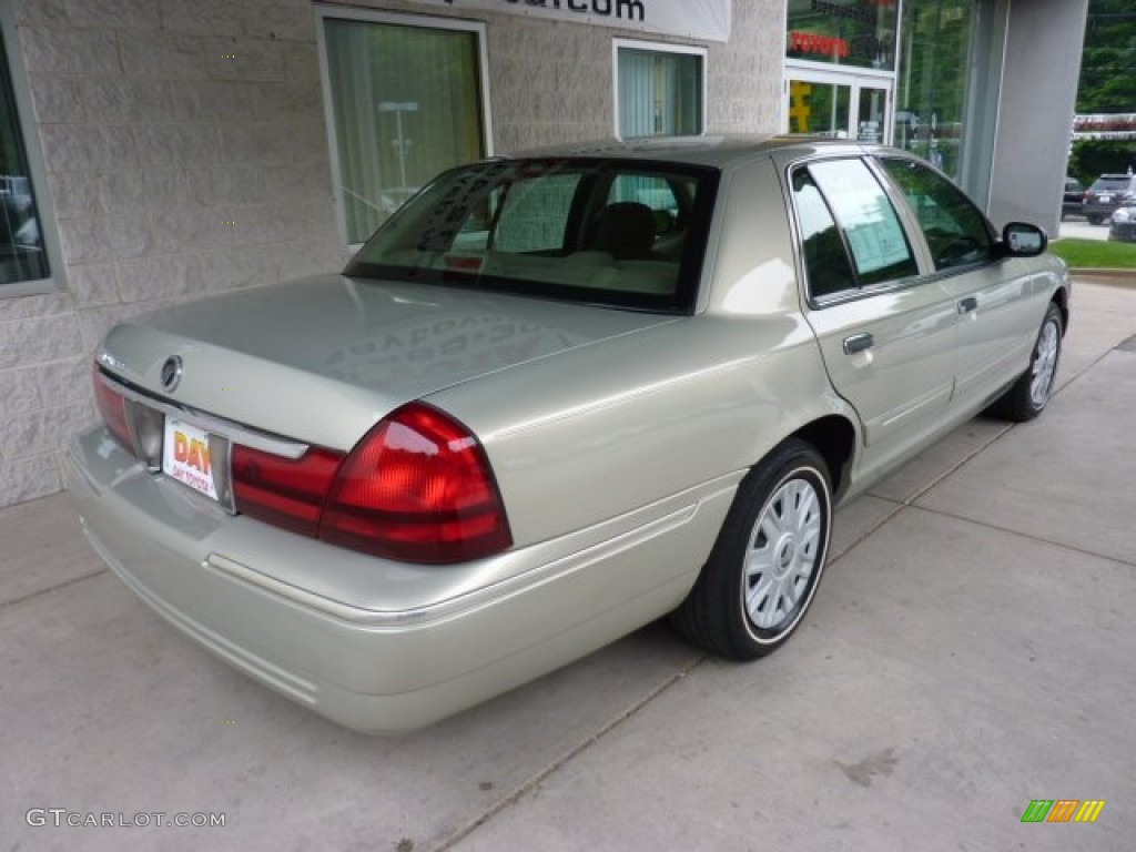 2004 Grand Marquis GS - Arizona Beige Metallic / Medium Parchment photo #2