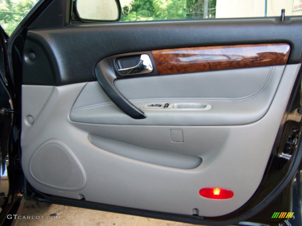 2004 Suzuki Verona EX Gray Door Panel Photo #50289336