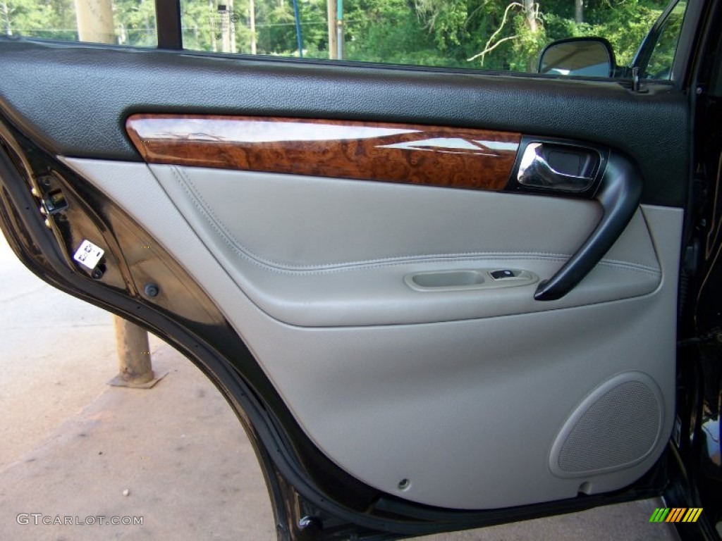 2004 Suzuki Verona EX Gray Door Panel Photo #50289350