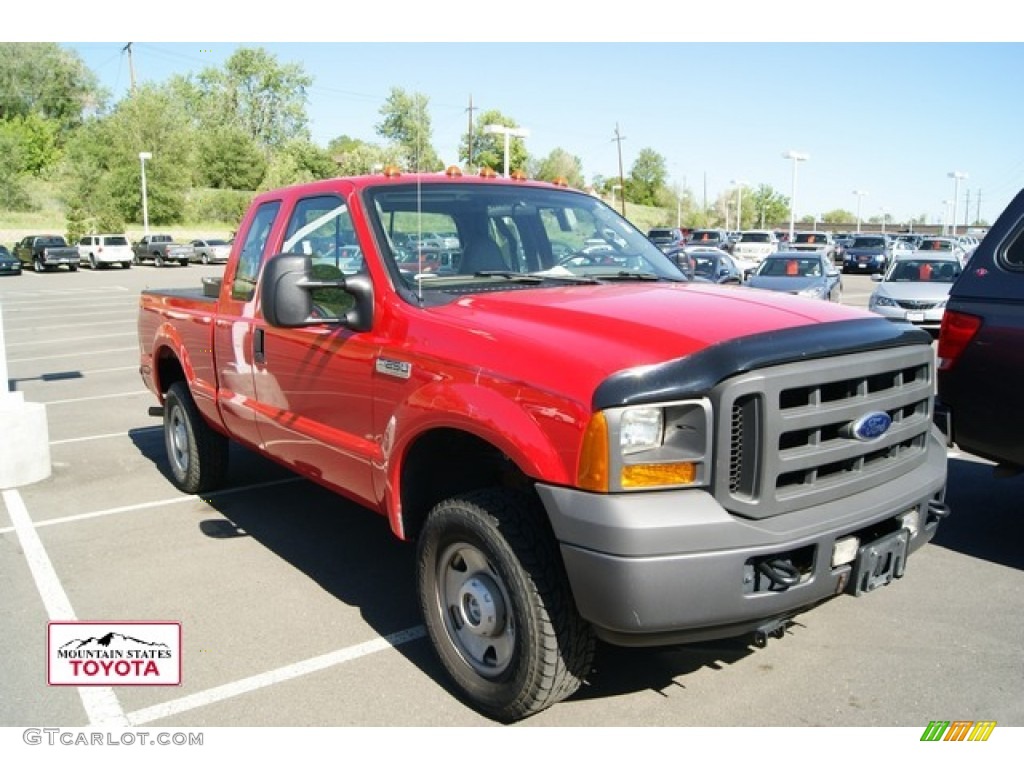 2005 F250 Super Duty XL SuperCab 4x4 - Red Clearcoat / Medium Flint photo #1