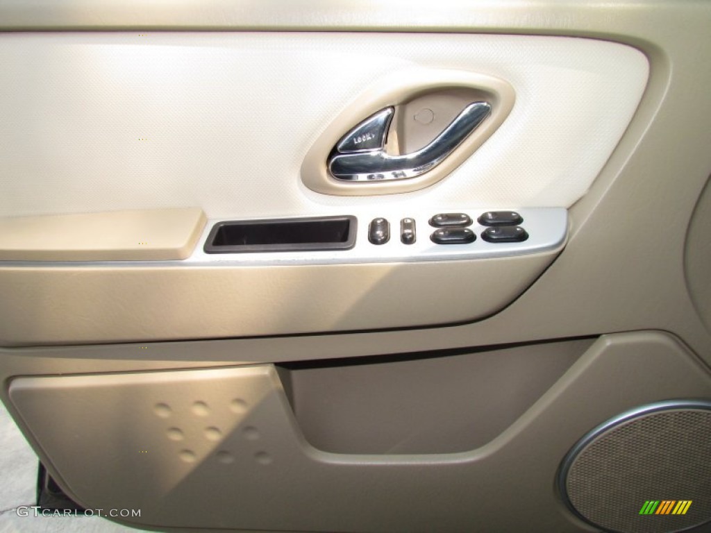2006 Mercury Mariner Luxury Pebble/Light Parchment Door Panel Photo #50291397