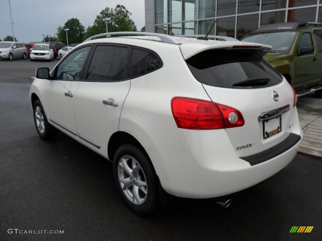 2011 Rogue SV AWD - Pearl White / Black photo #7