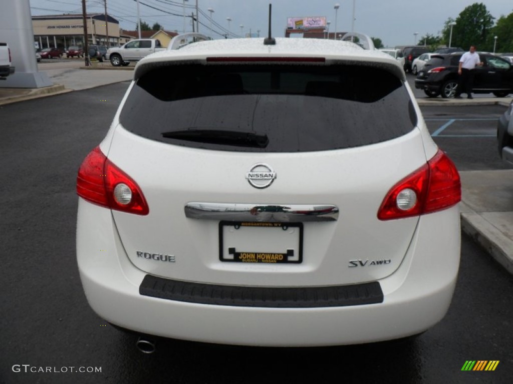 2011 Rogue SV AWD - Pearl White / Black photo #8