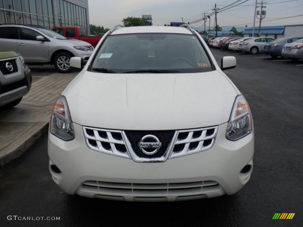 2011 Rogue SV AWD - Pearl White / Black photo #11