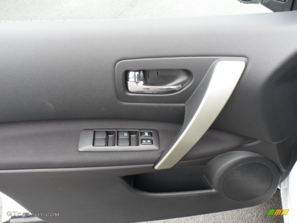 2011 Rogue SV AWD - Pearl White / Black photo #14