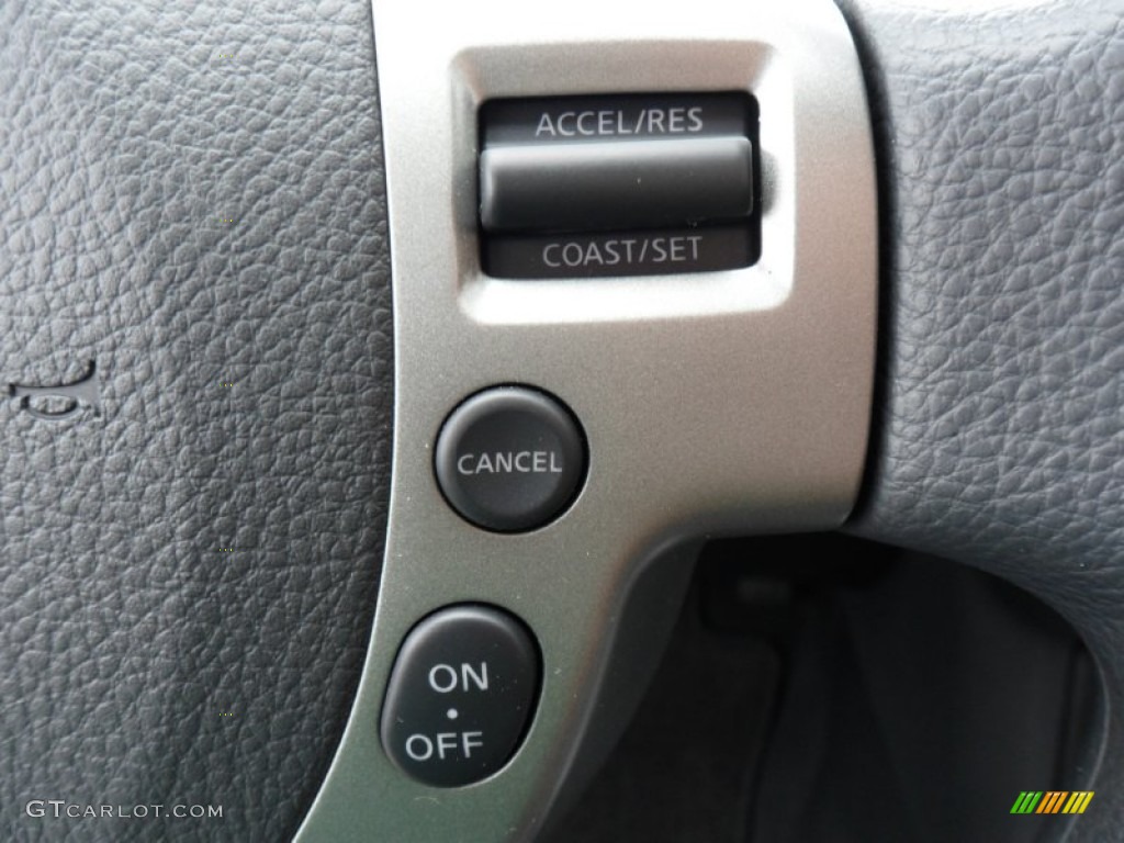 2011 Rogue SV AWD - Pearl White / Black photo #18