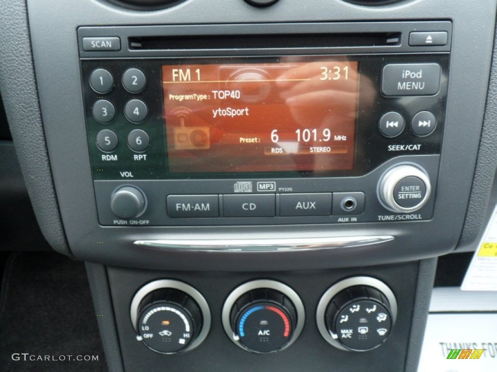 2011 Rogue SV AWD - Pearl White / Black photo #19