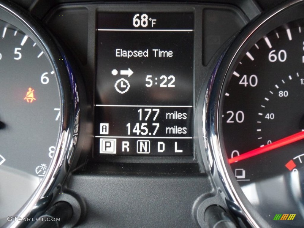2011 Rogue SV AWD - Pearl White / Black photo #20