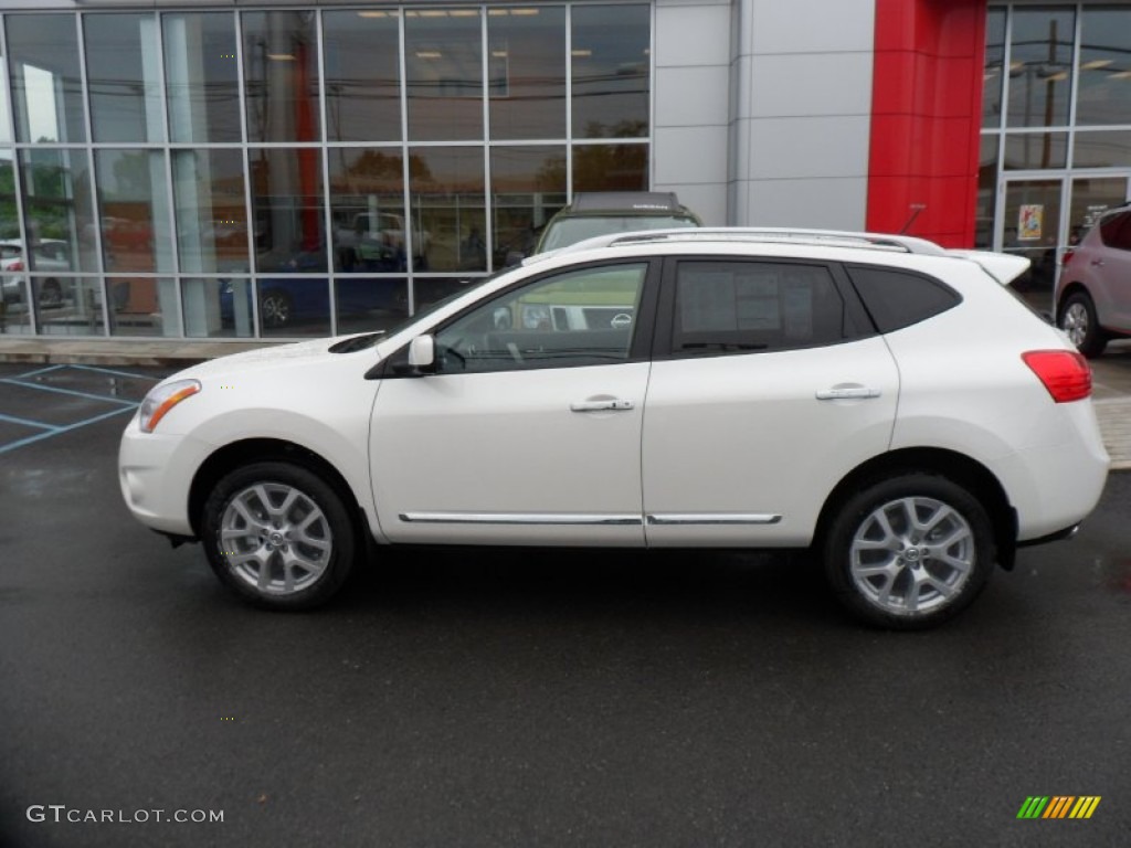 2011 Rogue SL AWD - Pearl White / Gray photo #2