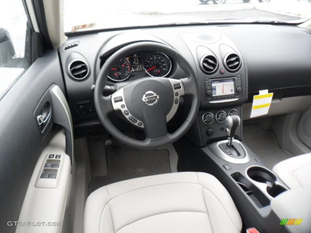 2011 Rogue SL AWD - Pearl White / Gray photo #16