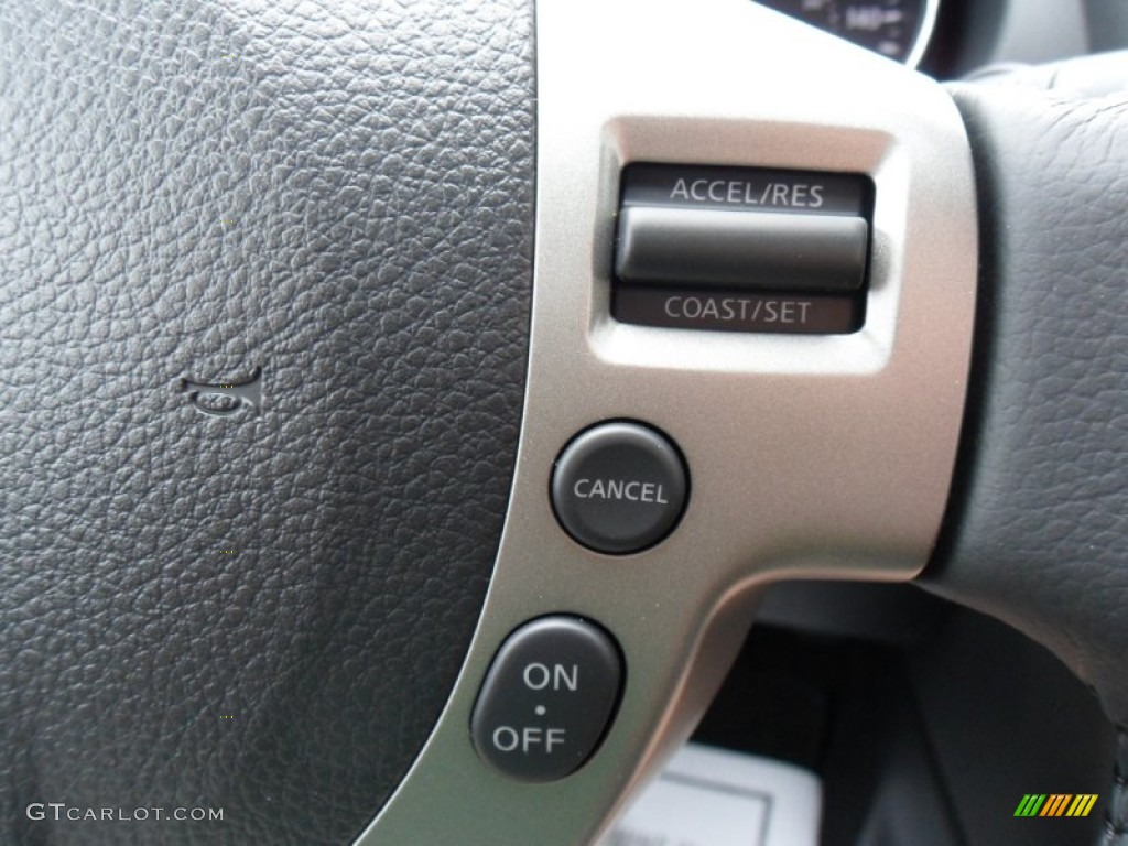 2011 Rogue SL AWD - Wicked Black / Black photo #19