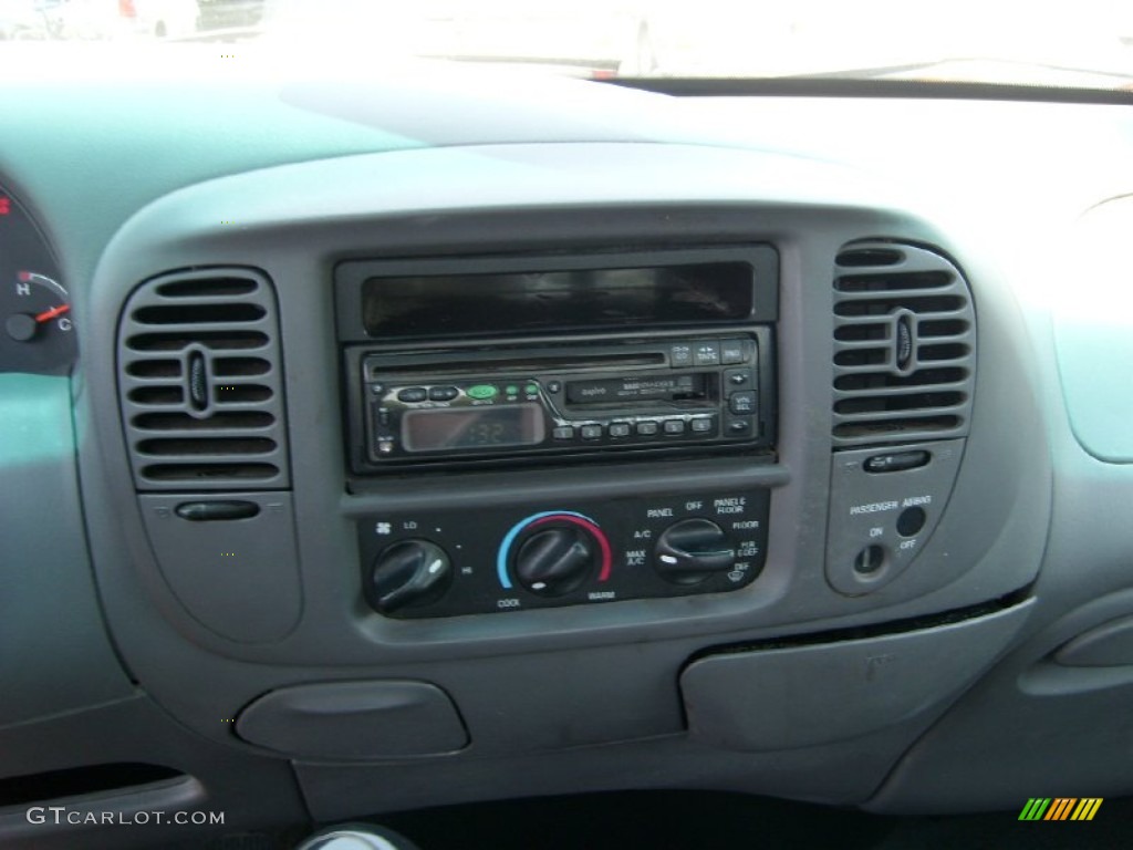 2002 F150 XL Regular Cab 4x4 - Silver Metallic / Medium Graphite photo #12