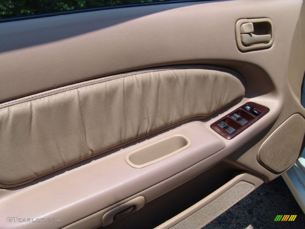 1998 Maxima GXE - Arctic White Pearl Metallic / Beige photo #10