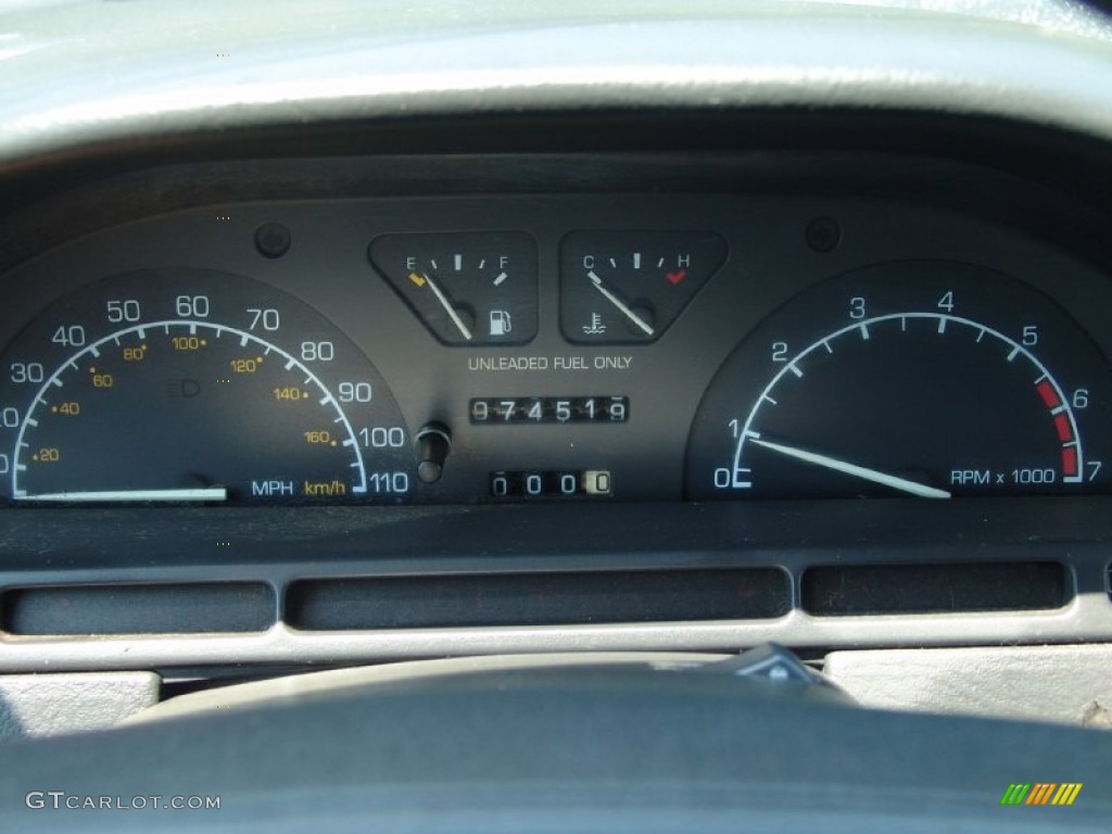 1993 Saturn S Series SL1 Sedan Gauges Photo #50293452
