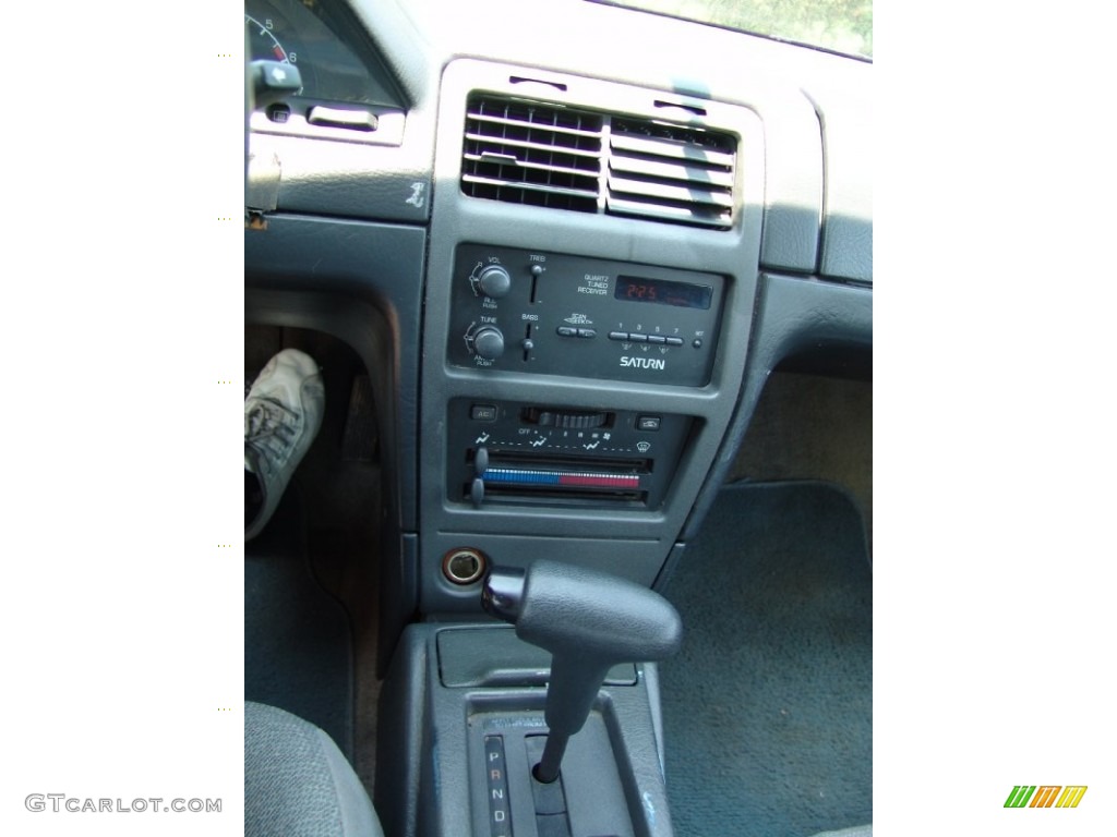 1993 Saturn S Series SL1 Sedan Controls Photos