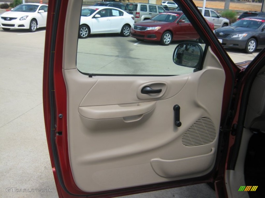 2003 F150 XL Regular Cab - Toreador Red Metallic / Medium Parchment Beige photo #12