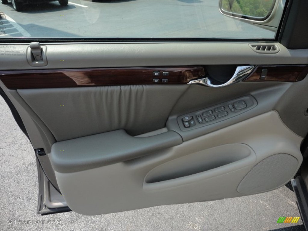 2001 Cadillac DeVille DHS Sedan Neutral Shale Door Panel Photo #50298150