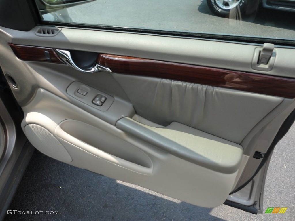 2001 Cadillac DeVille DHS Sedan Neutral Shale Door Panel Photo #50298219