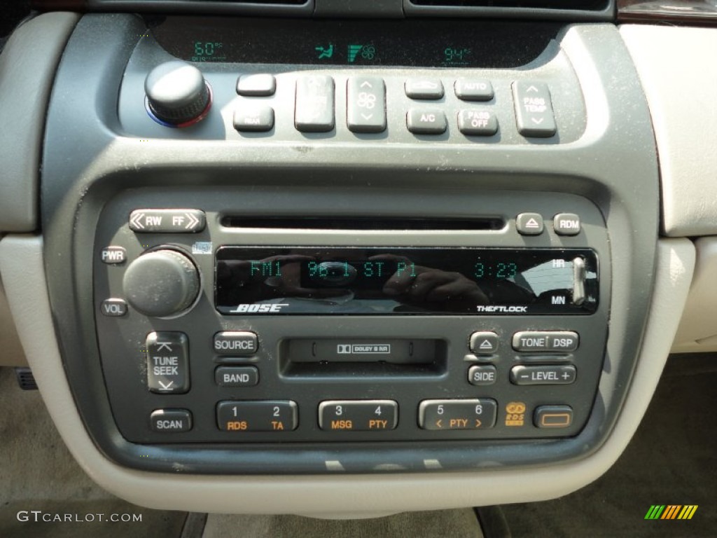 2001 Cadillac DeVille DHS Sedan Controls Photo #50298246