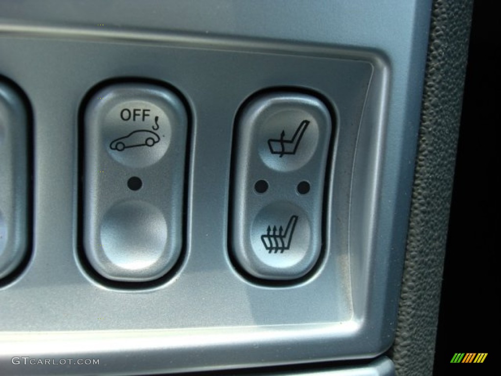 2005 Chrysler Crossfire Limited Roadster Controls Photo #50300652