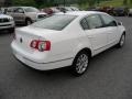 Candy White - Passat Komfort Sedan Photo No. 6