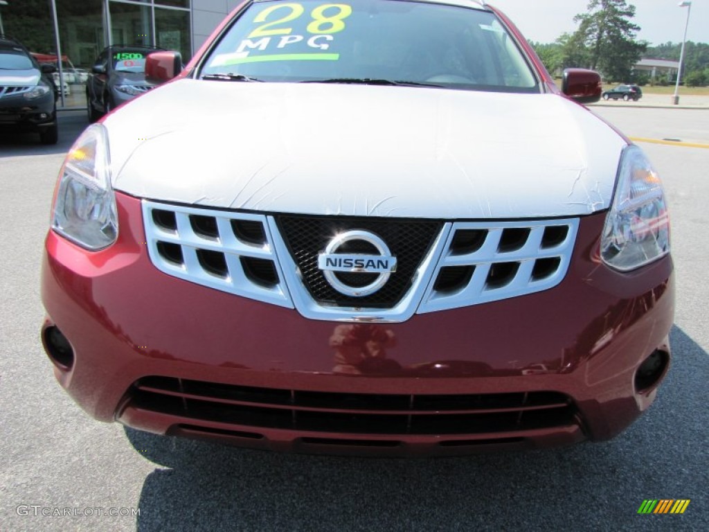 2011 Rogue SV - Cayenne Red / Black photo #8