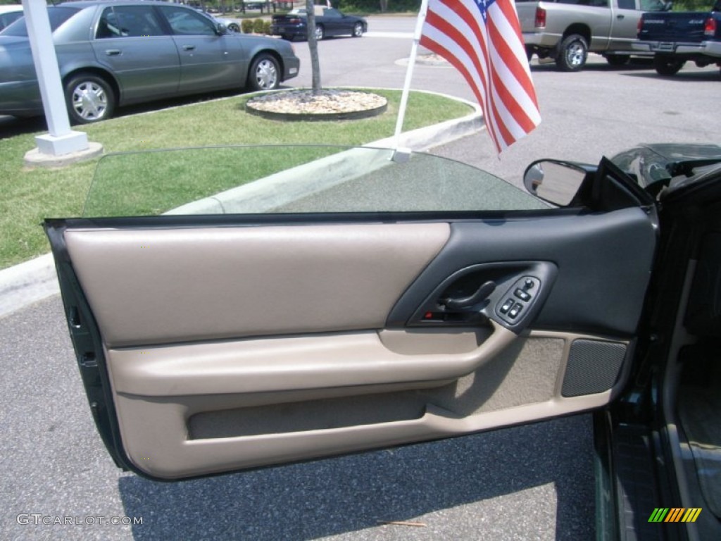 1997 Chevrolet Camaro Z28 Coupe Beige Door Panel Photo #50314143
