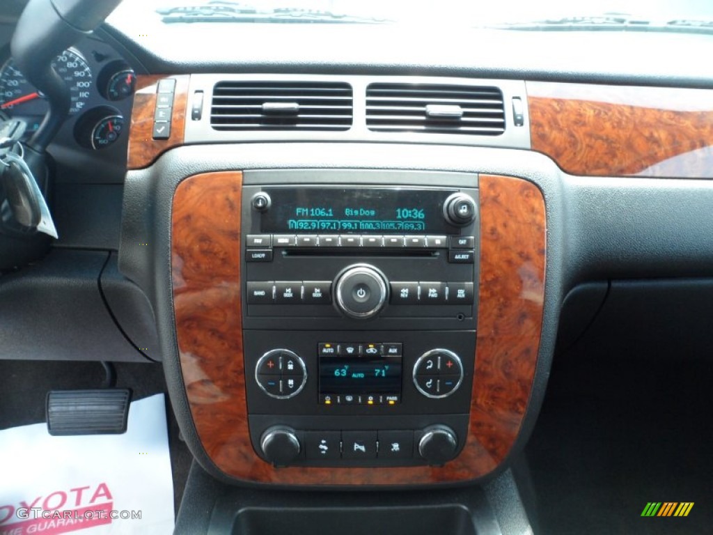 2008 Chevrolet Suburban 1500 LT 4x4 Controls Photo #50316502
