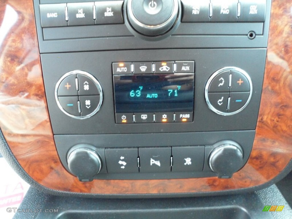 2008 Chevrolet Suburban 1500 LT 4x4 Controls Photo #50316531