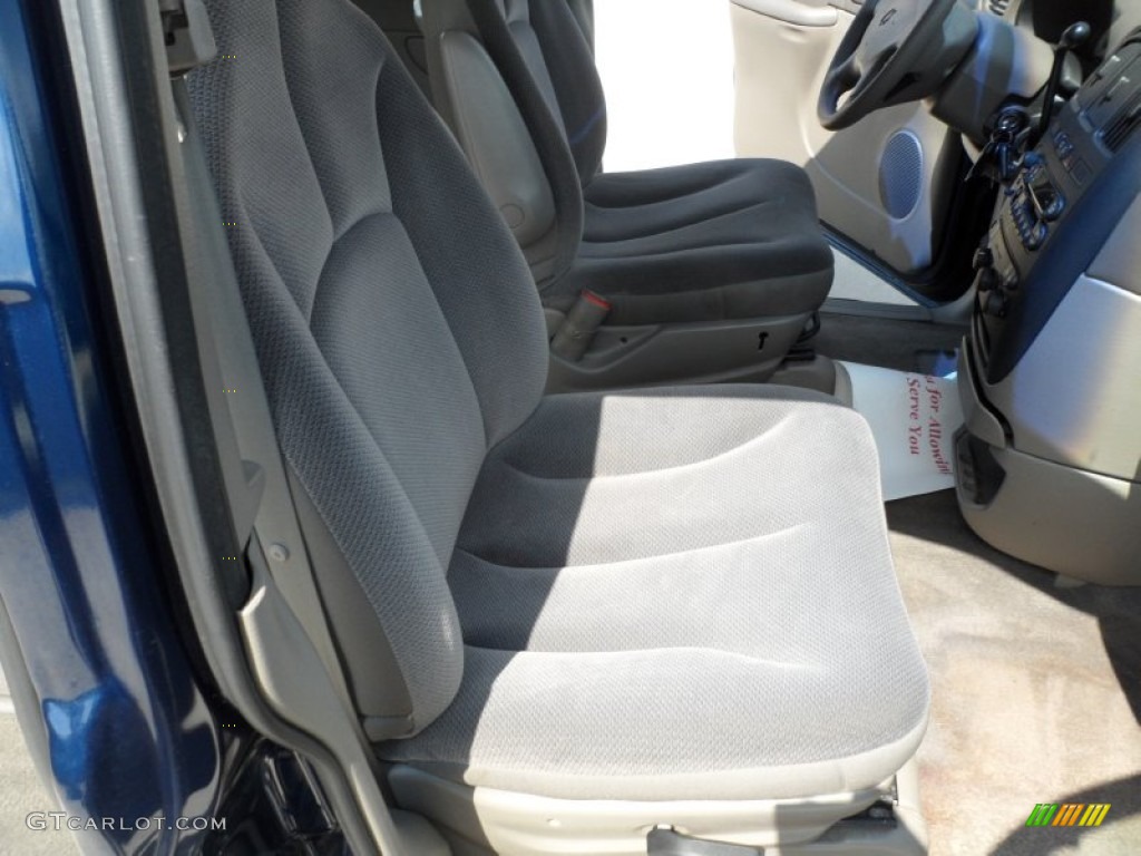 Taupe Interior 2002 Dodge Caravan SE Photo #50317632