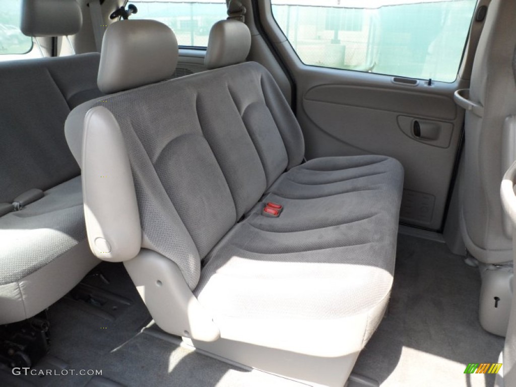Taupe Interior 2002 Dodge Caravan SE Photo #50317650