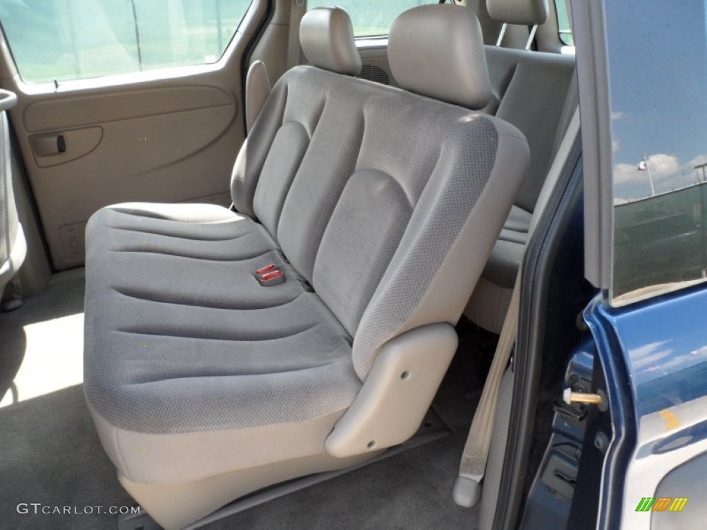 Taupe Interior 2002 Dodge Caravan SE Photo #50317680