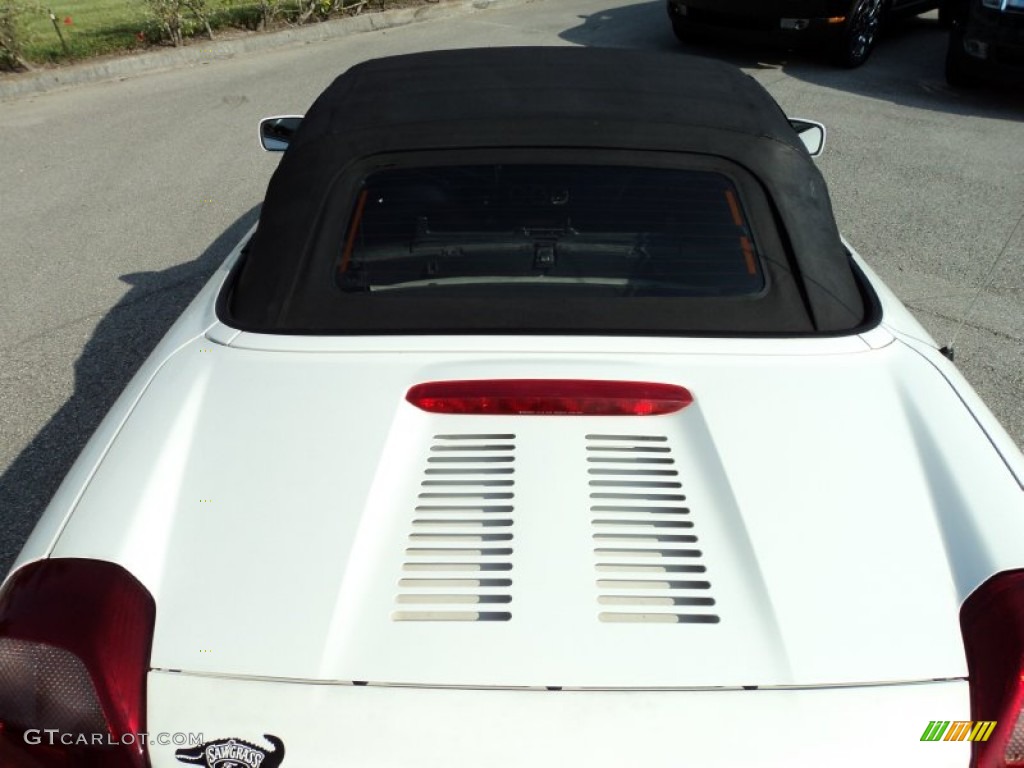 2002 MR2 Spyder Roadster - Super White / Black photo #8
