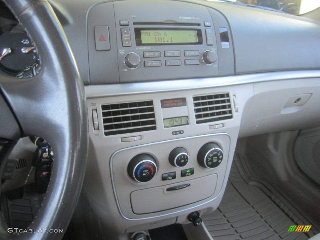 2006 Hyundai Sonata GL Controls Photo #50321727