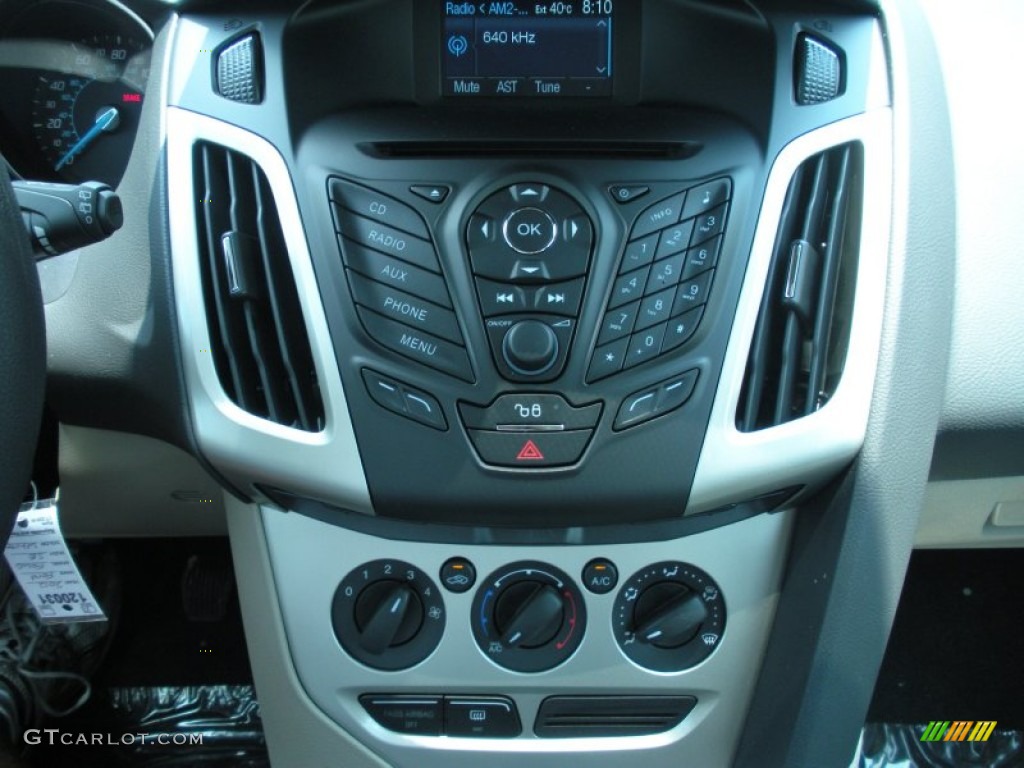 2012 Ford Focus SE 5-Door Controls Photo #50322330