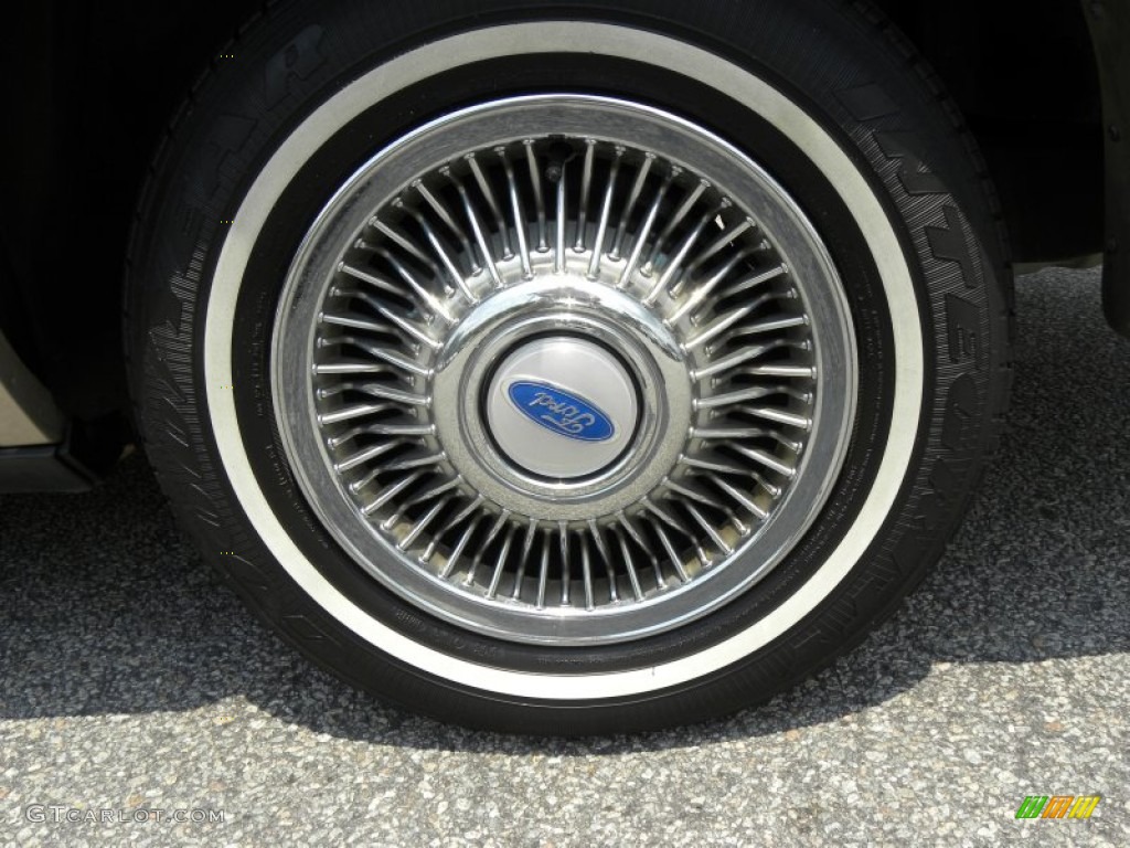 1997 Ford Crown Victoria Standard Crown Victoria Model Wheel Photo #50326896