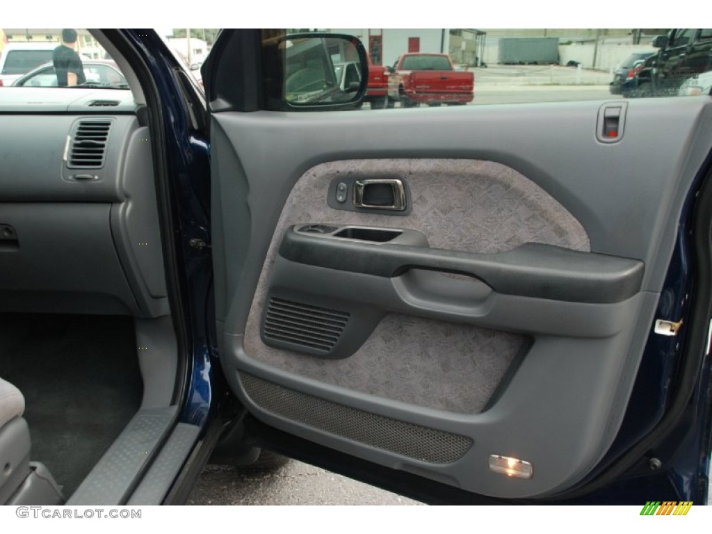 2004 Honda Pilot LX 4WD Gray Door Panel Photo #50327883