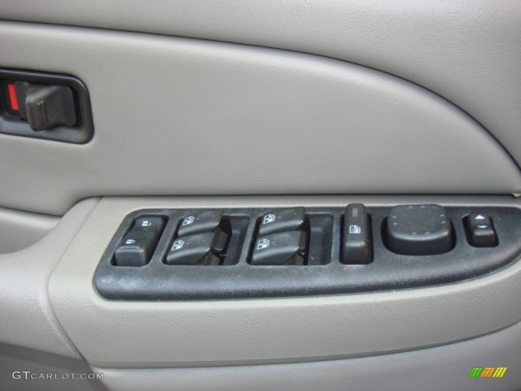 2004 Chevrolet Tahoe Standard Tahoe Model Controls Photo #50330645