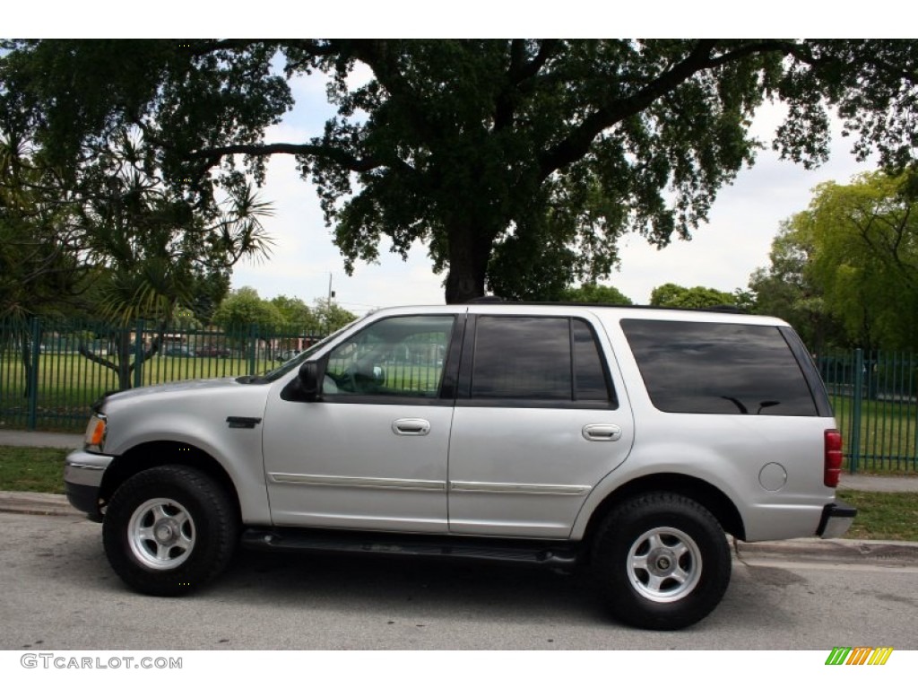Silver Metallic 2000 Ford Expedition XLT 4x4 Exterior Photo #50331128