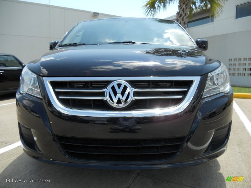 2011 Routan SE - Tanzanite Blue Metallic / Sierra Stone photo #2