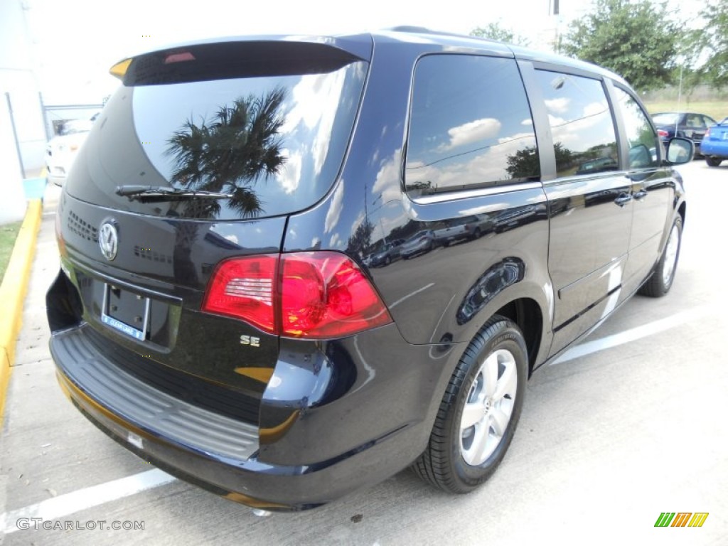 2011 Routan SE - Tanzanite Blue Metallic / Sierra Stone photo #7