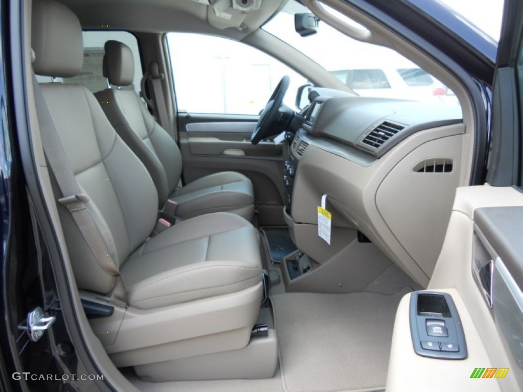 2011 Routan SE - Tanzanite Blue Metallic / Sierra Stone photo #13