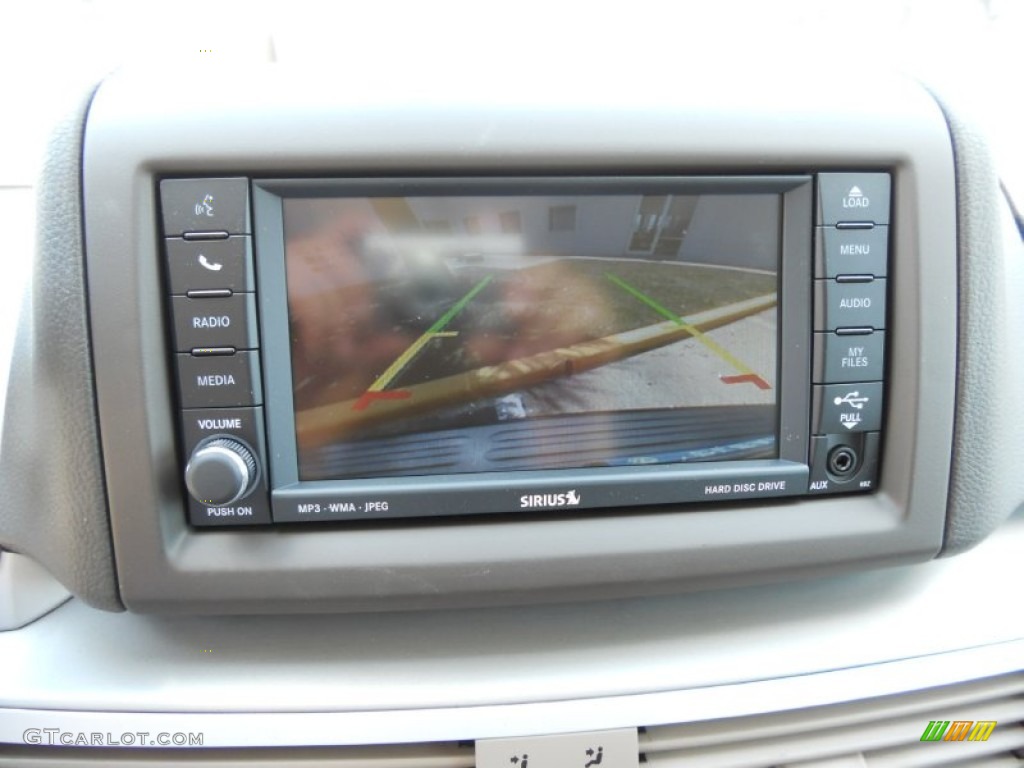 2011 Routan SE - Tanzanite Blue Metallic / Sierra Stone photo #24