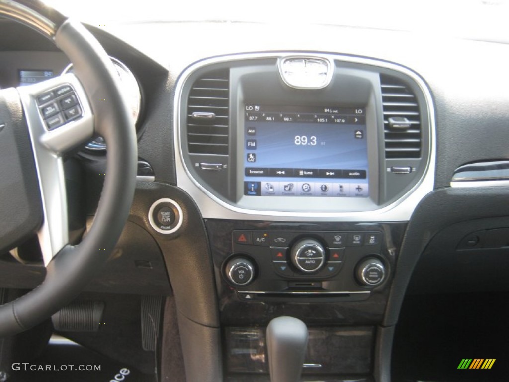 2011 Chrysler 300 C Hemi Controls Photo #50336162